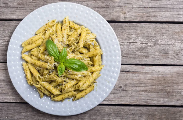 İtalyan penne makarna sosu pesto ile