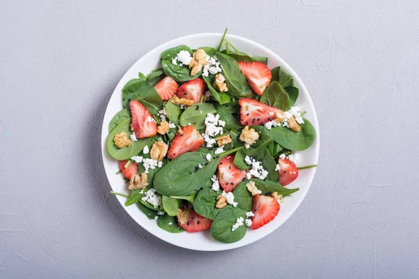 Aardbei Salade Met Spinazie Kaas Walnoot Gezonde Voeding — Stockfoto