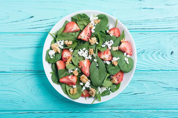 Aardbei Salade Met Spinazie Kaas Walnoot Gezonde Voeding — Stockfoto