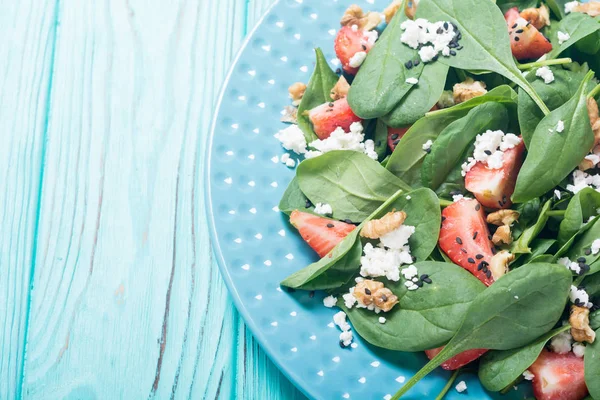 Aardbei Salade Met Spinazie Kaas Walnoot Gezonde Voeding — Stockfoto