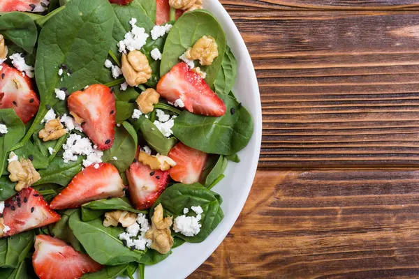 Aardbei Salade Met Spinazie Kaas Walnoot Gezonde Voeding — Stockfoto