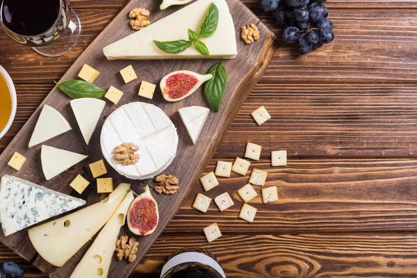 Quadro Queijo Com Queijo Brie Parmesão Camembert Dorblu Comida Prancha — Fotografia de Stock