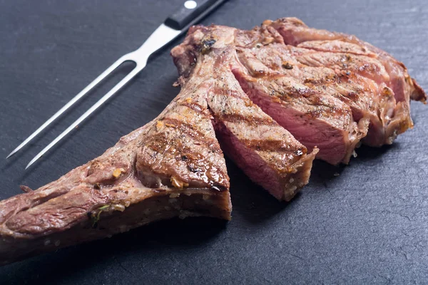 Grilovaný Hovězí Steak Tomahawk Bbq Potraviny Pozadí Desce — Stock fotografie