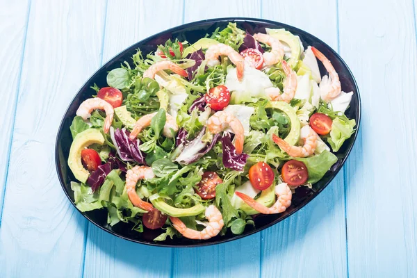 Mistura Salada Com Camarões Abacate Tomates Cereja Fundo Alimentar Saudável — Fotografia de Stock