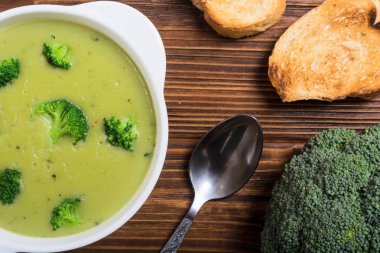 Kase taze brokoli krem çorbası 