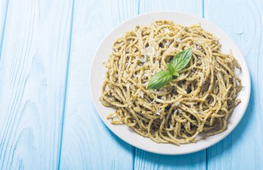 Sos pesto ile Makarna spagetti
