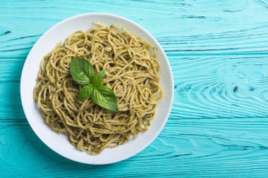 Sos pesto ile Makarna spagetti