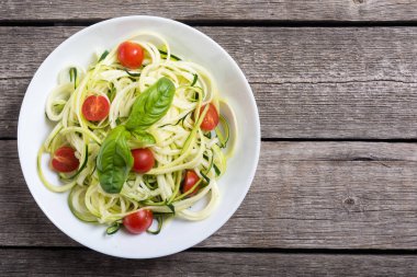 Kabak domates makarna erişte. Sağlıklı vejetaryen yemek