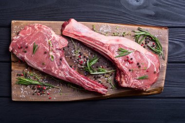 Çiğ dana tomahawk biftek