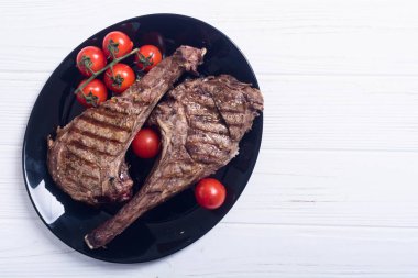 Izgara sığır tomahawk biftek 