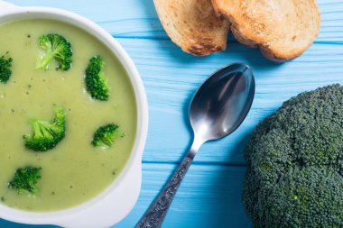 Kase taze brokoli krem çorbası 