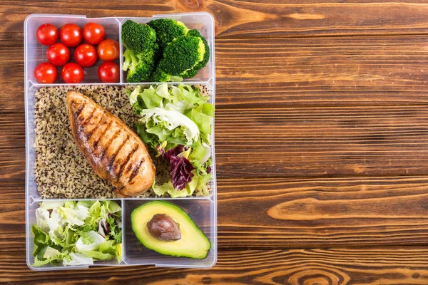 Voedsel plastic container met lunch — Stockfoto