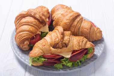 Fransız kruvasan sandviç
