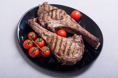 Izgara sığır tomahawk biftek 