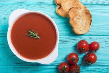 Kasede taze domates kremaçorbası 