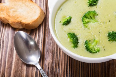 Kase taze brokoli krem çorbası 