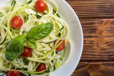 Kabak domates makarna erişte. Sağlıklı vejetaryen yemek