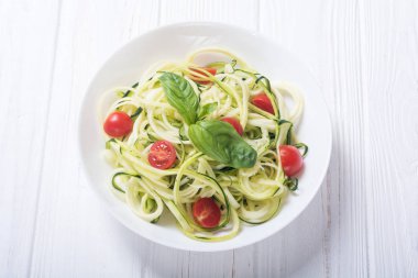 Kabak domates makarna erişte. Sağlıklı vejetaryen yemek