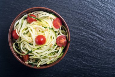 Kabak domates makarna erişte. Sağlıklı vejetaryen yemek