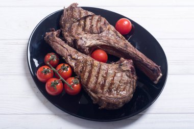 Izgara sığır tomahawk biftek 