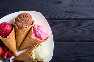 dondurma waffle koniler 