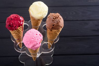 dondurma waffle koniler 