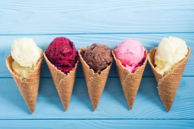 dondurma waffle koniler 