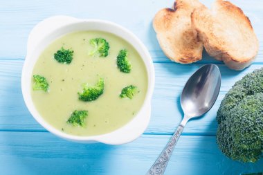 Kase taze brokoli krem çorbası 