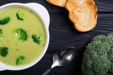 Kase taze brokoli krem çorbası 