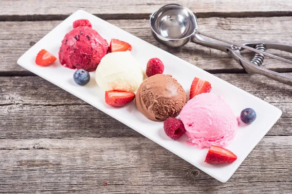 Směs zmrzlinové koule — Stock fotografie