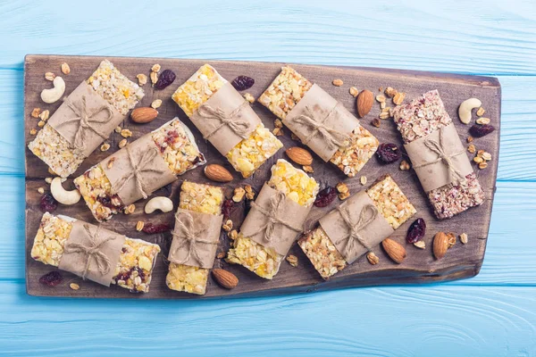 Healthy homemade snacks breakfast . Granola bars — Stock Photo, Image