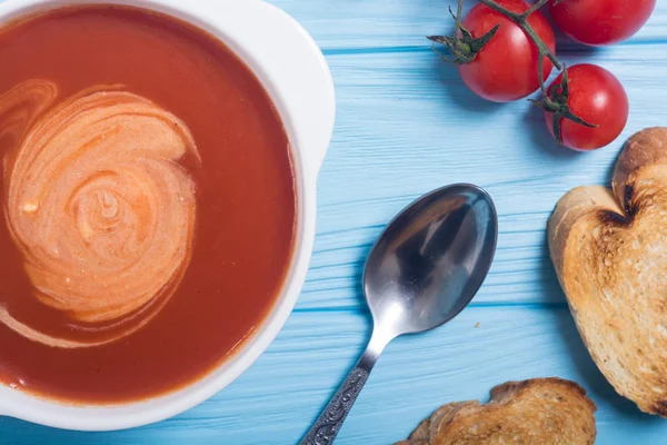 Fresh tomato cream soup in bowl — Stock Photo, Image