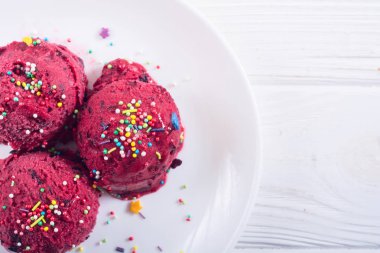 Çilek Dondurma topları 