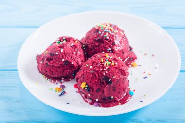 Çilek Dondurma topları 