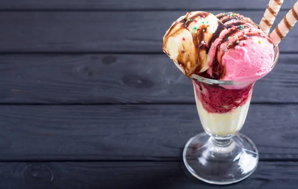 Helado en helado en helado —  Fotos de Stock