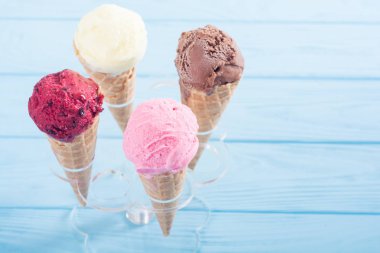 dondurma waffle koniler 