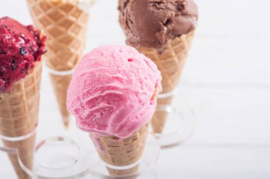 dondurma waffle koniler 