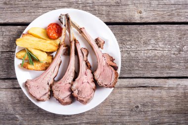 Patatesli ızgara kuzu rafı 