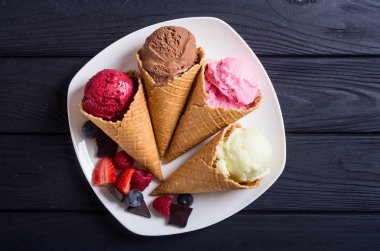 dondurma waffle koniler 