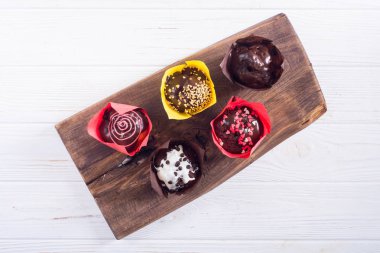 Renkli çikolata ev yapımı kekler