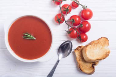 Kasede taze domates kremaçorbası 
