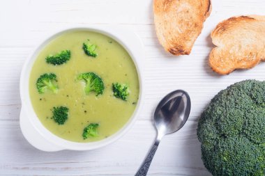 Kase taze brokoli krem çorbası 