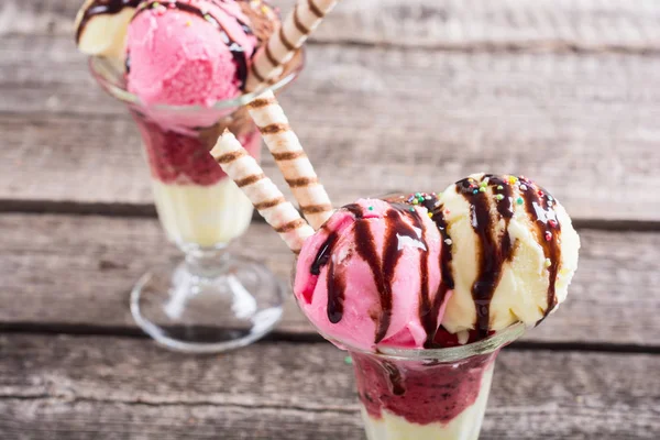 Jégkrém a fagylaltkehely — Stock Fotó