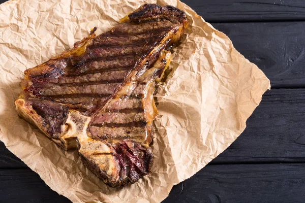 Carne de bife grelhada T-bone — Fotografia de Stock