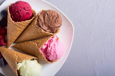 dondurma waffle koniler 