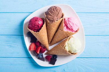 dondurma waffle koniler 