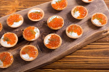 Kırmızı havyar ile Tartalet