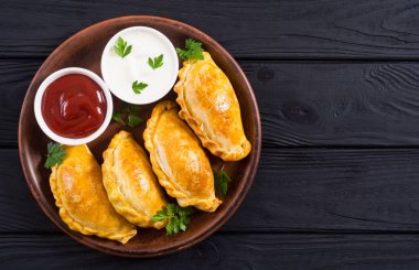 Soslu Latin Amerika pişmiş sığır empanadas