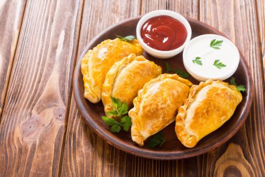 Soslu Latin Amerika pişmiş sığır empanadas