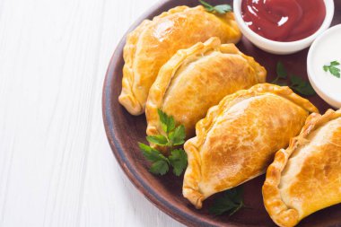 Soslu Latin Amerika pişmiş sığır empanadas